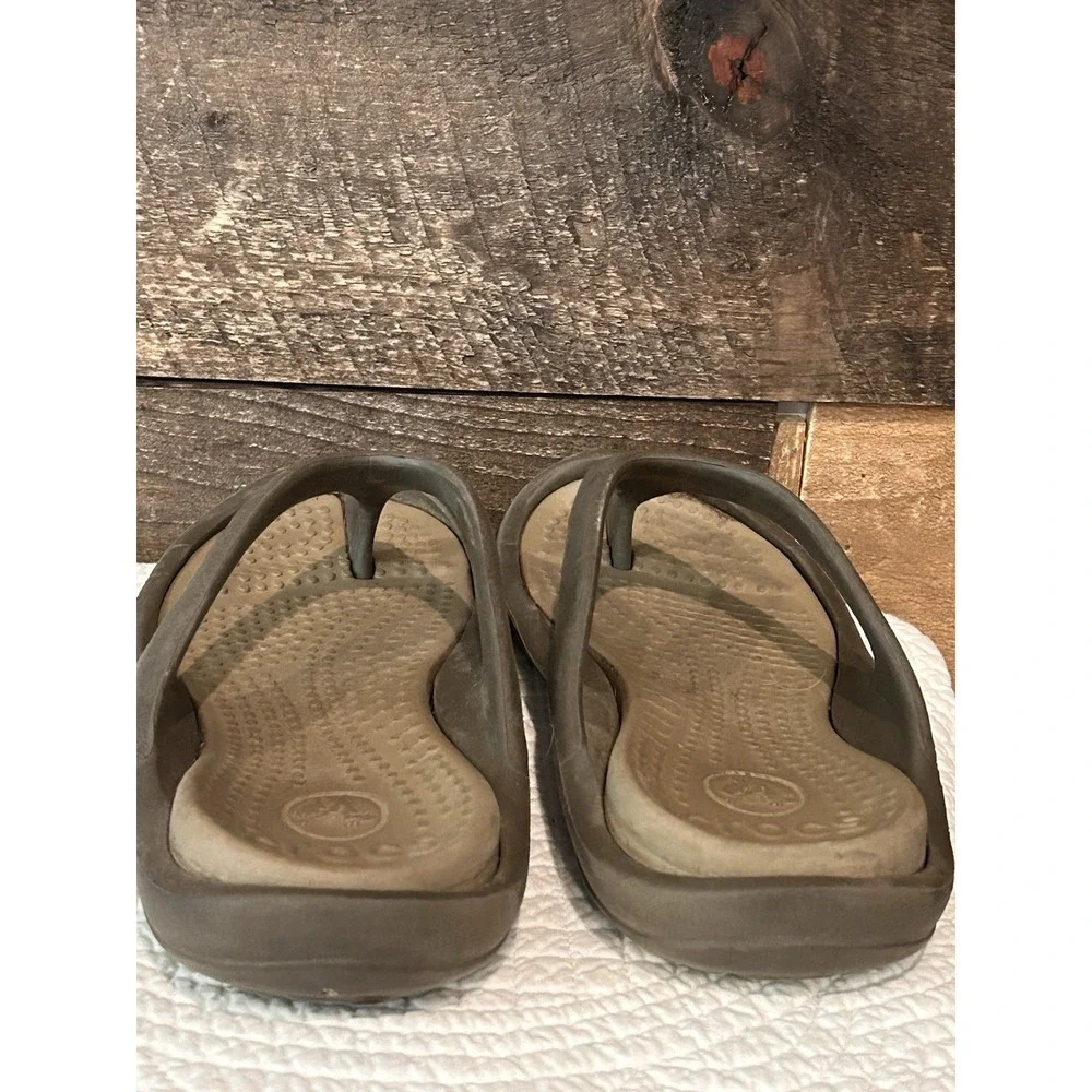 Crocs Brown Thong Sandals Unisex Size M6‎ W8